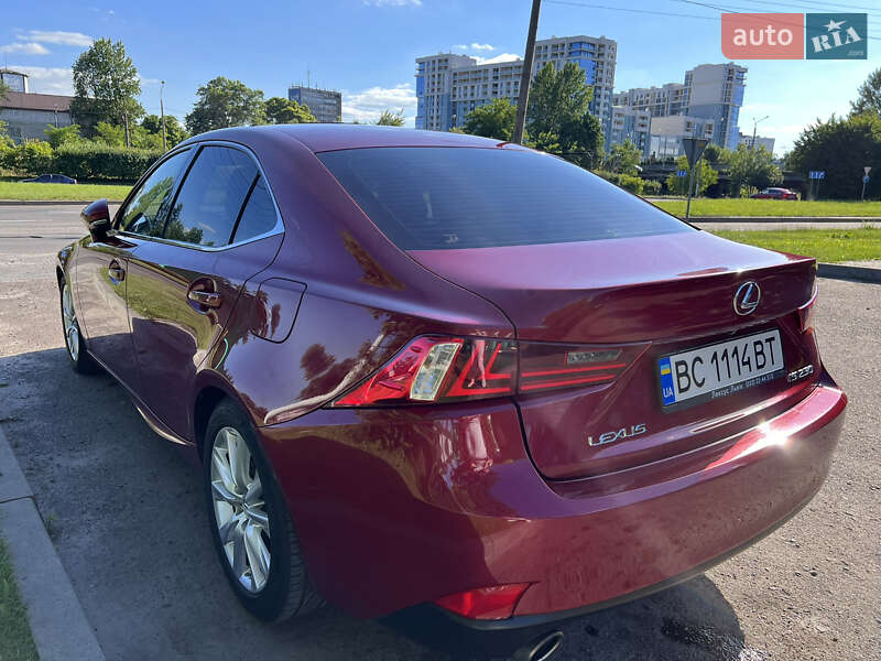 Седан Lexus IS 2015 в Львові