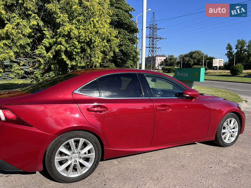Седан Lexus IS 2015 в Львове