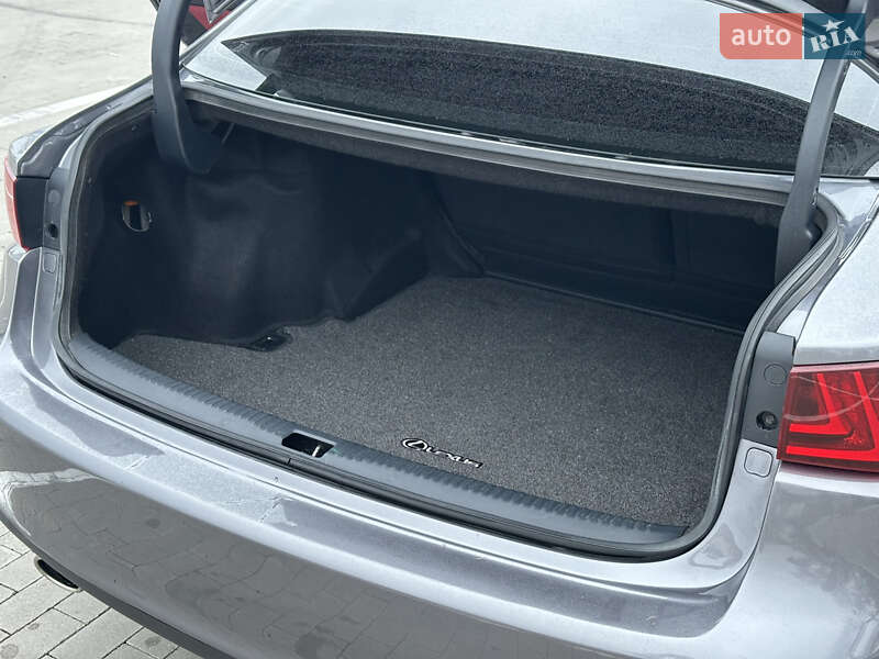 Седан Lexus IS 2013 в Одесі