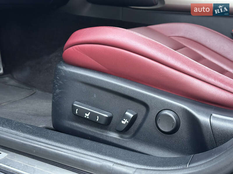 Седан Lexus IS 2013 в Одесі