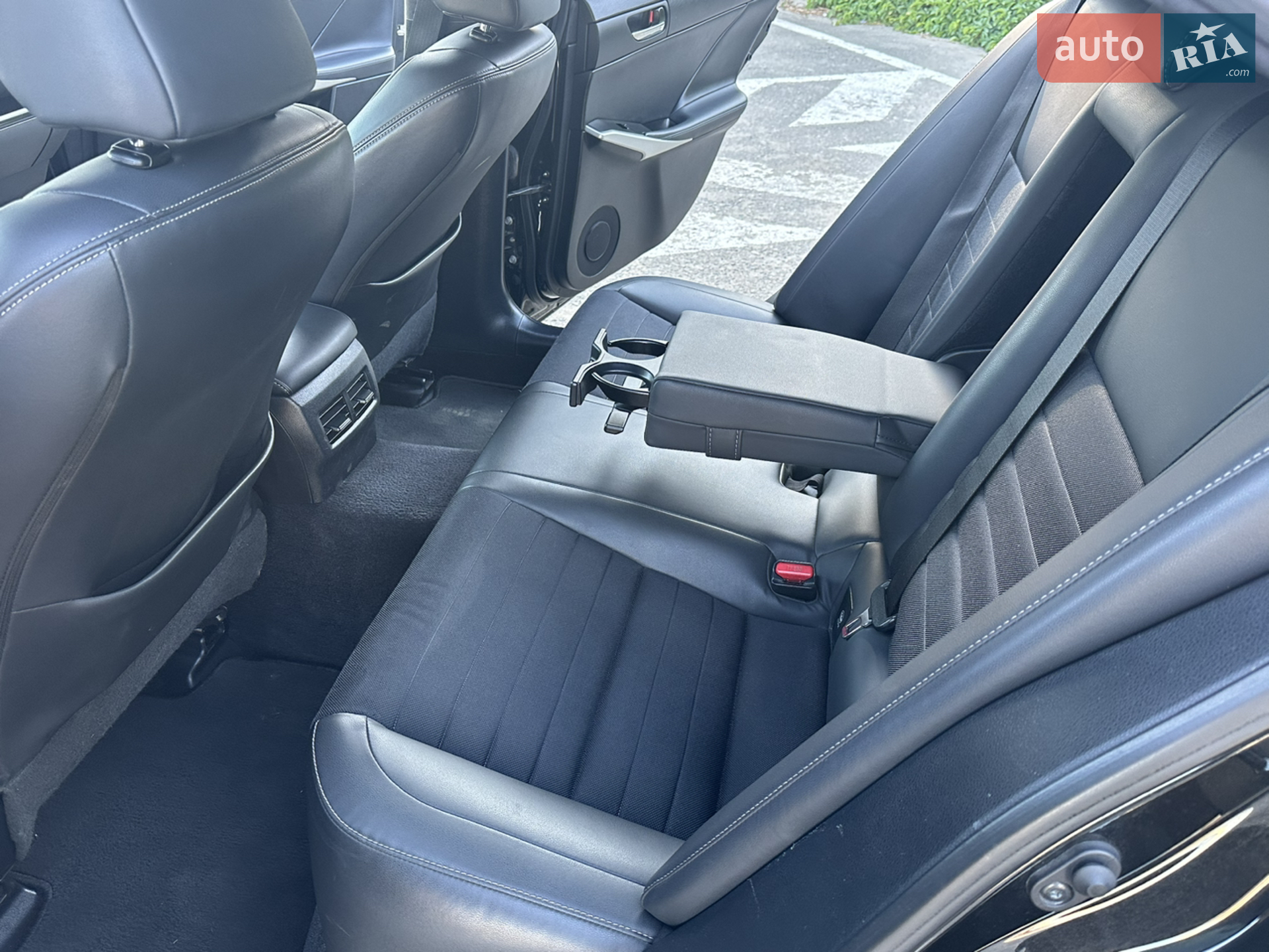 2014 Lexus IS - мініатюра 18