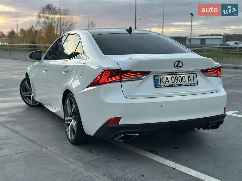 Седан Lexus IS 2016 в Киеве фото 11 Седан Lexus IS 2016 в Киеве