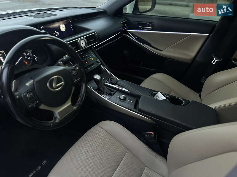 Седан Lexus IS 2016 в Киеве фото 15 Седан Lexus IS 2016 в Киеве