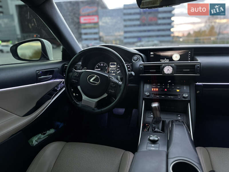 Седан Lexus IS 2016 в Киеве фото 22 Седан Lexus IS 2016 в Киеве