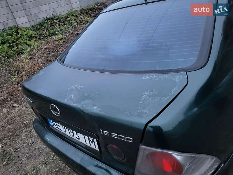 Седан Lexus IS 1999 в Каменском