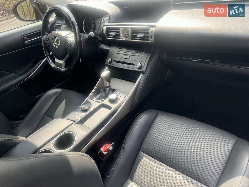 Седан Lexus IS 2016 в Запоріжжі