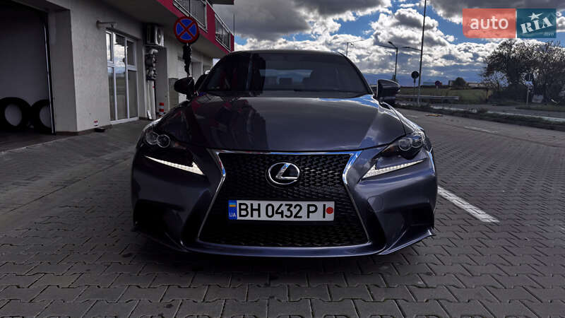 Седан Lexus IS 2015 в Ізмаїлі