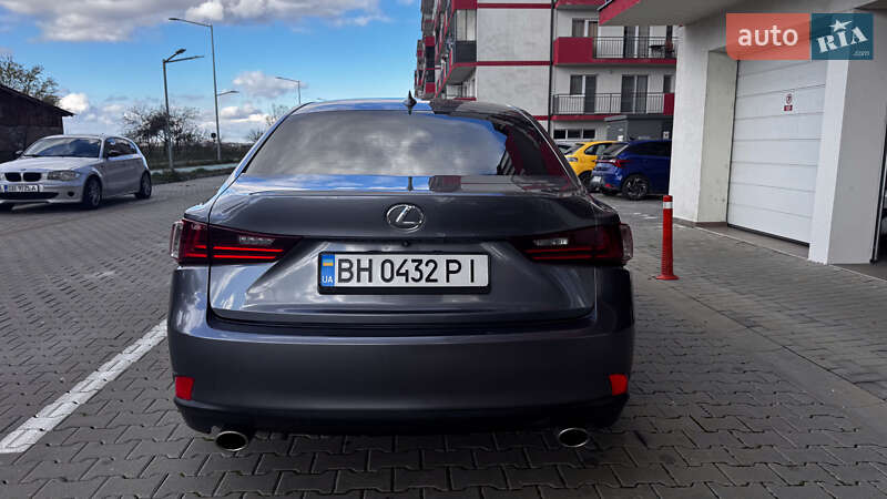 Седан Lexus IS 2015 в Ізмаїлі