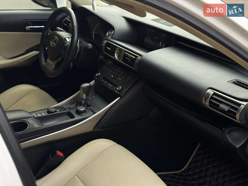 Седан Lexus IS 2014 в Киеве фото 19 Седан Lexus IS 2014 в Киеве