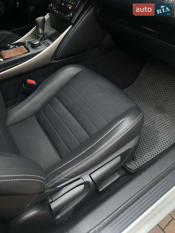 Седан Lexus IS 2013 в Киеве фото 10 Седан Lexus IS 2013 в Киеве