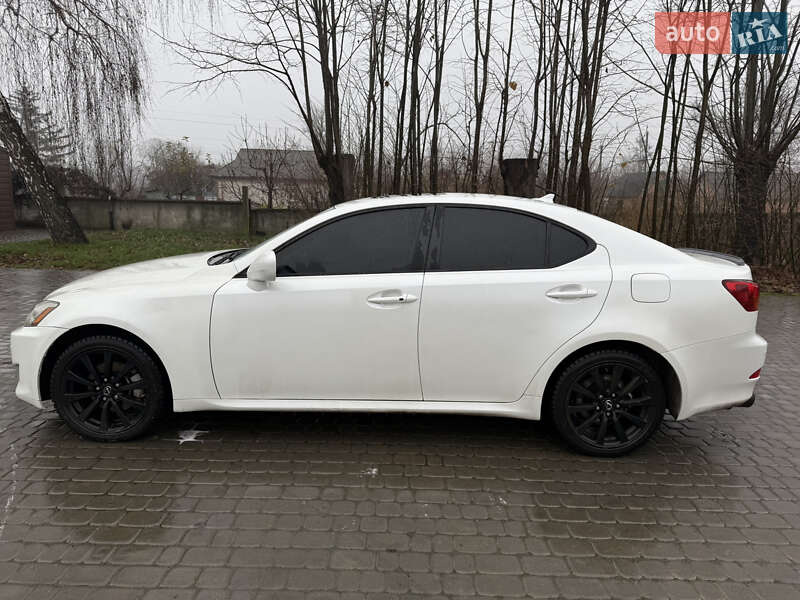 Седан Lexus IS 2006 в Ильинцах
