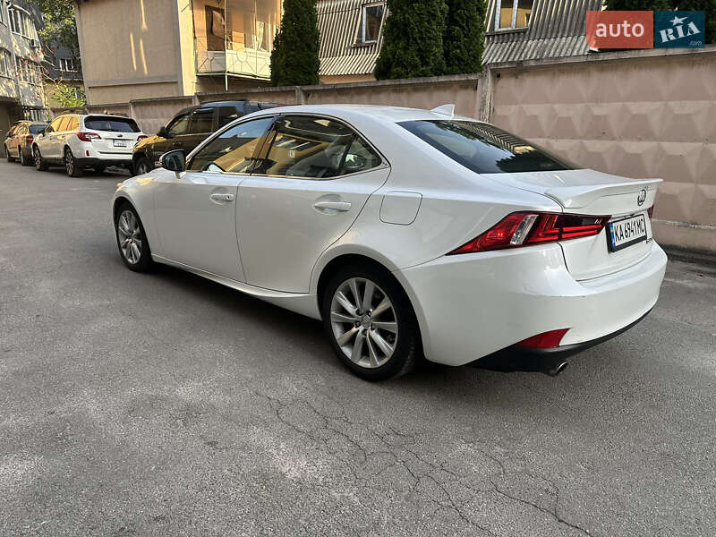 Седан Lexus IS 2015 в Києві