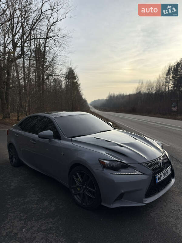 Lexus IS 2015