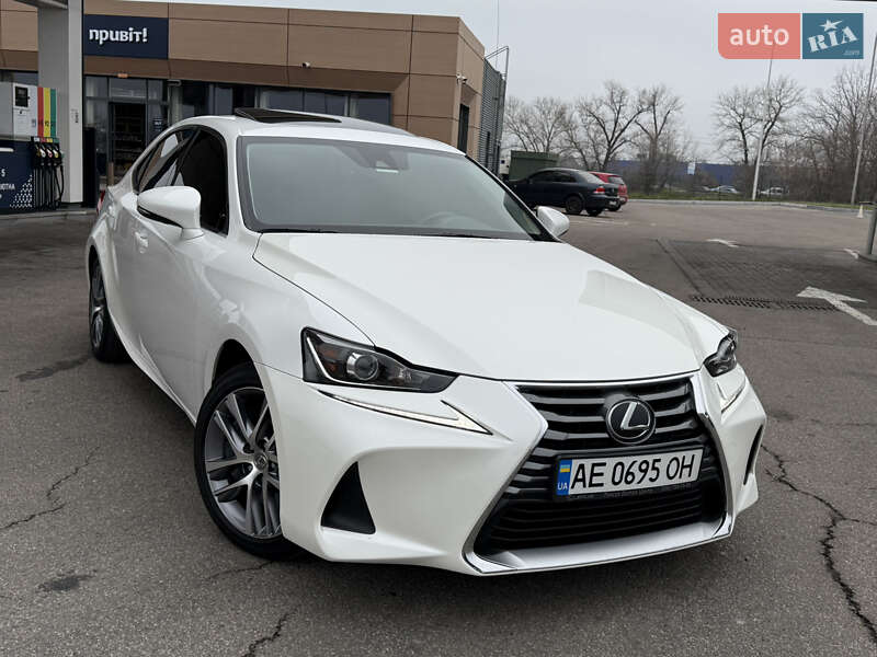 Lexus IS 2018