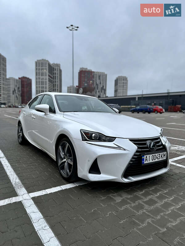 Седан Lexus IS 2019 в Києві