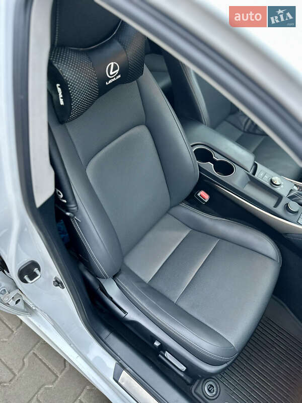 Седан Lexus IS 2019 в Києві