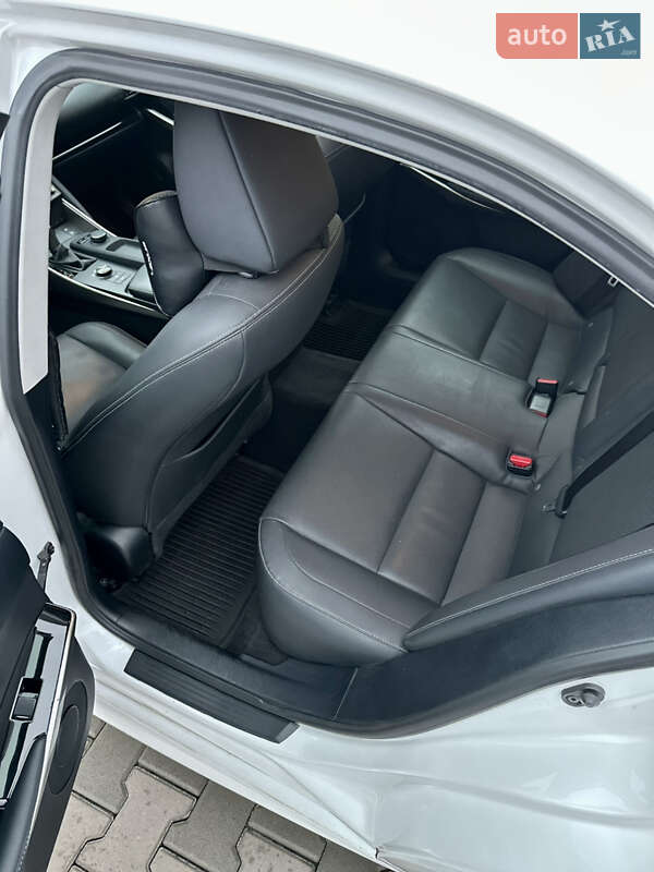 Седан Lexus IS 2019 в Києві