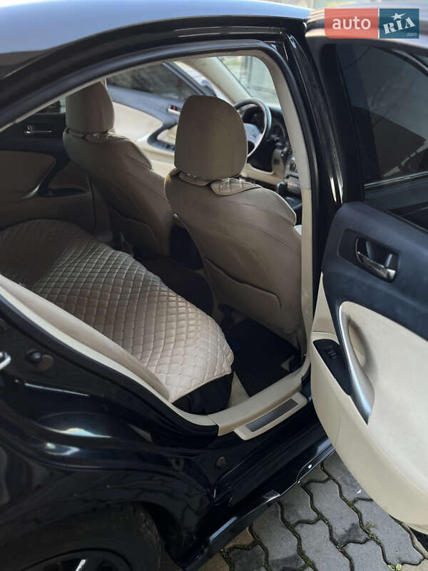 Седан Lexus IS 2007 в Иршаве
