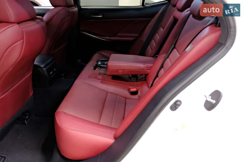 Седан Lexus IS 2018 в Одессе