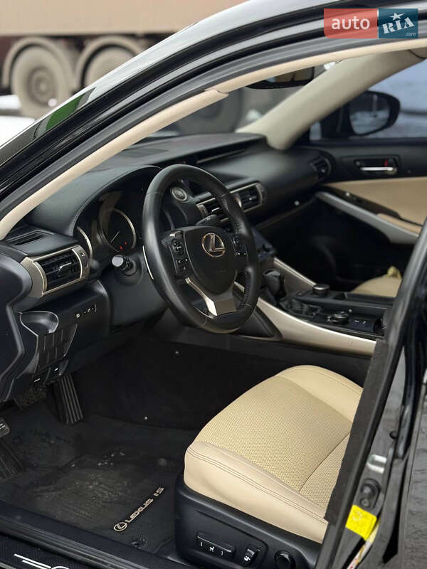 Седан Lexus IS 2013 в Днепре