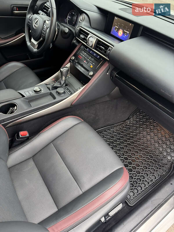 Седан Lexus IS 2016 в Києві