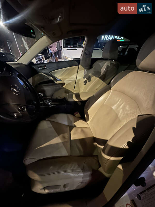 Седан Lexus IS 2008 в Киеве