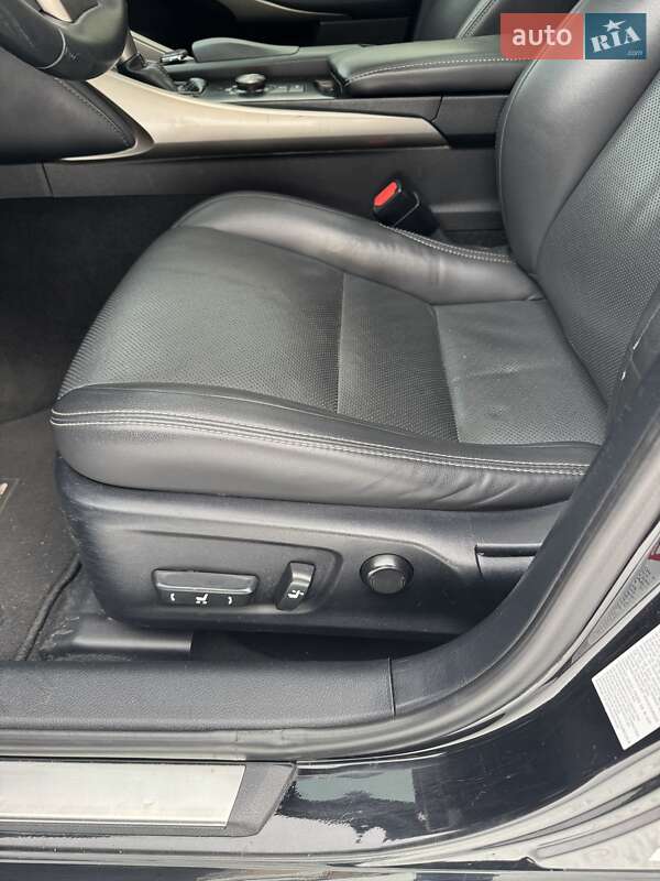 Седан Lexus IS 2014 в Києві