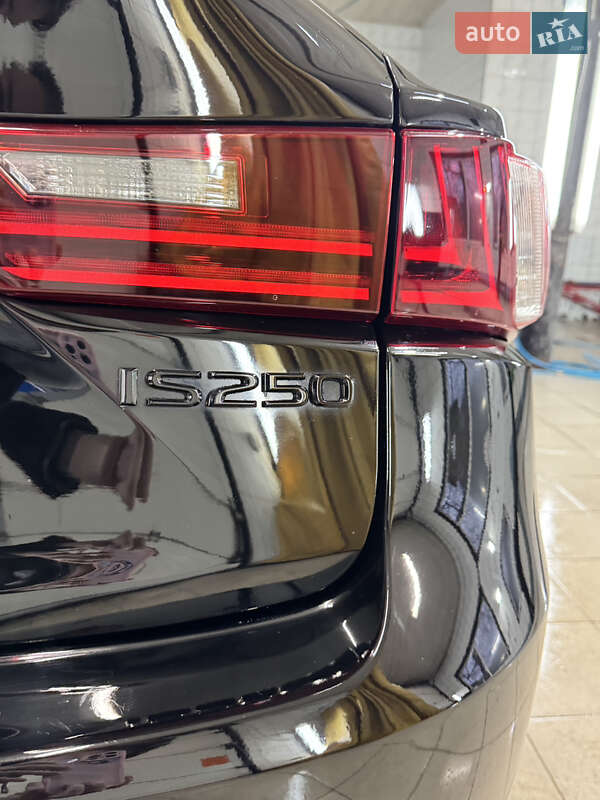 Седан Lexus IS 2013 в Никополе