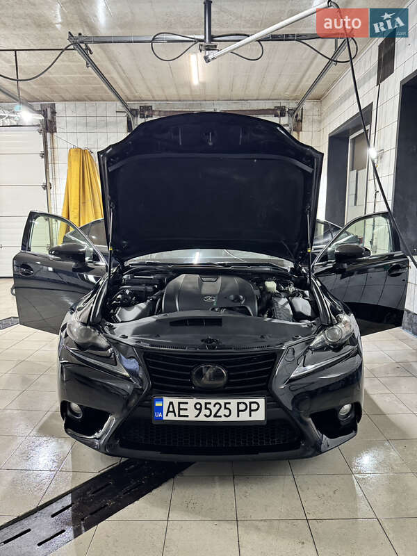 Седан Lexus IS 2013 в Никополе