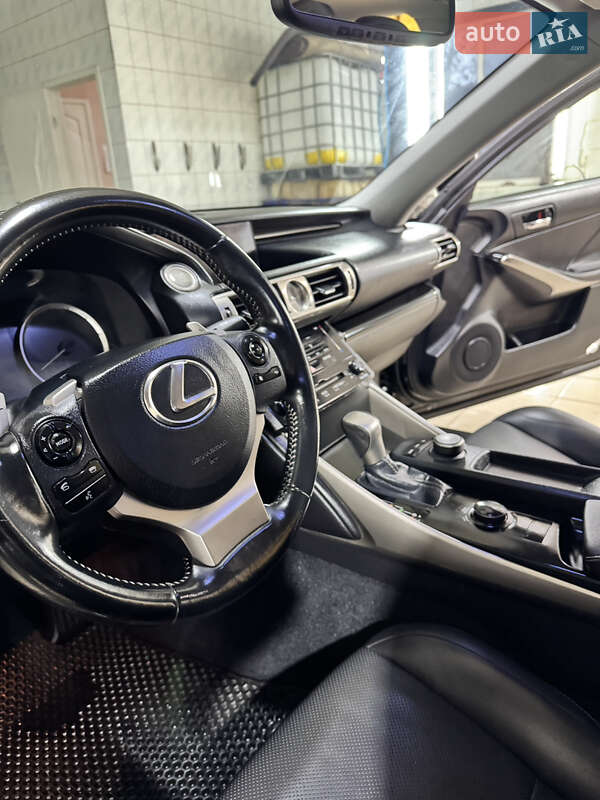 Седан Lexus IS 2013 в Никополе