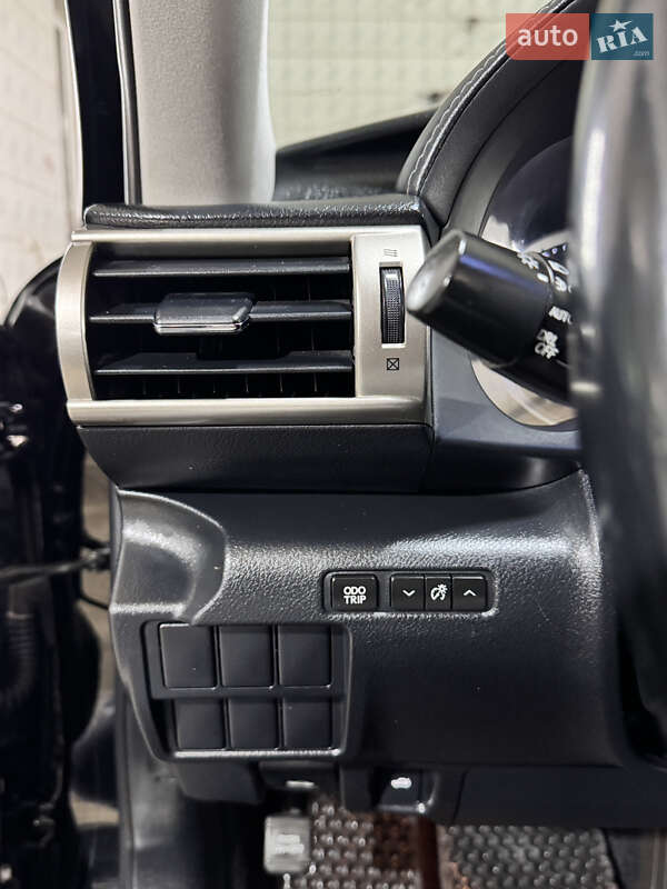 Седан Lexus IS 2013 в Никополе