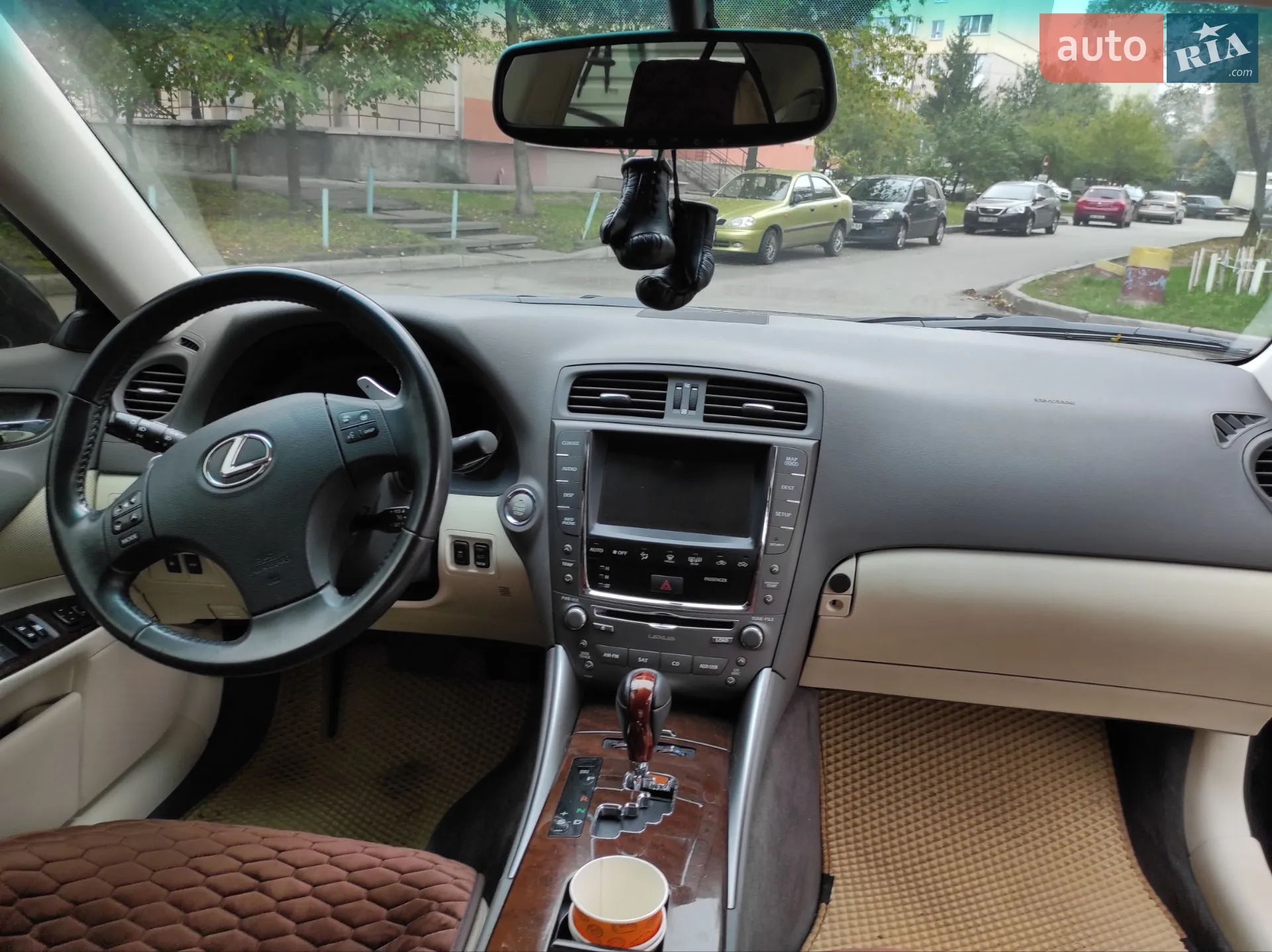 2010 Lexus IS - мініатюра 3
