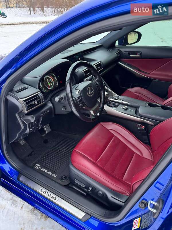 Седан Lexus IS 2017 в Киеве