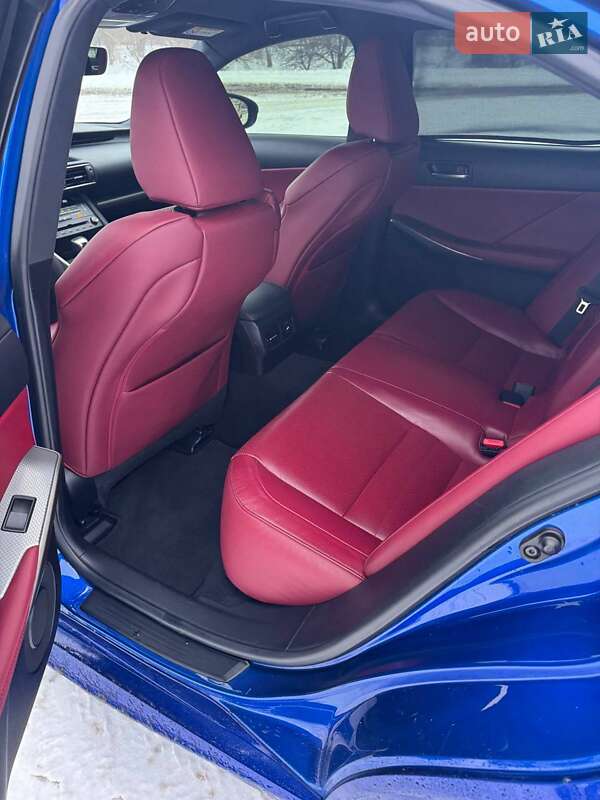 Седан Lexus IS 2017 в Киеве