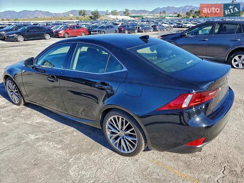 Седан Lexus IS 2015 в Киеве