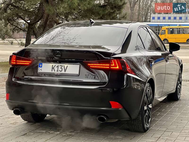 Седан Lexus IS 2015 в Днепре