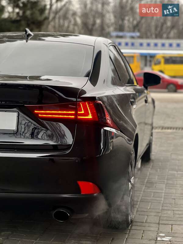 Седан Lexus IS 2015 в Днепре