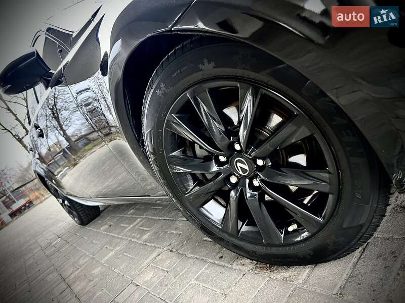 Седан Lexus IS 2015 в Днепре