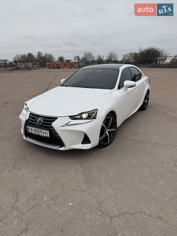 Седан Lexus IS 2016 в Киеве