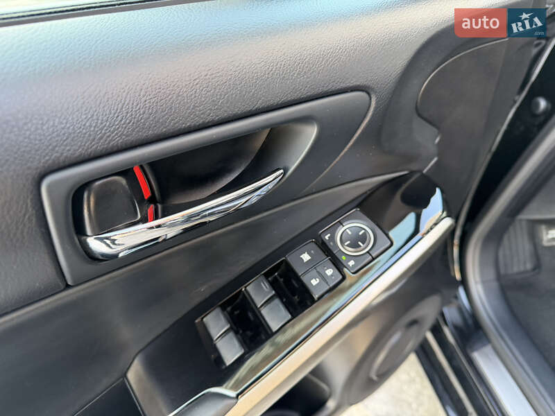 Седан Lexus IS 2015 в Киеве