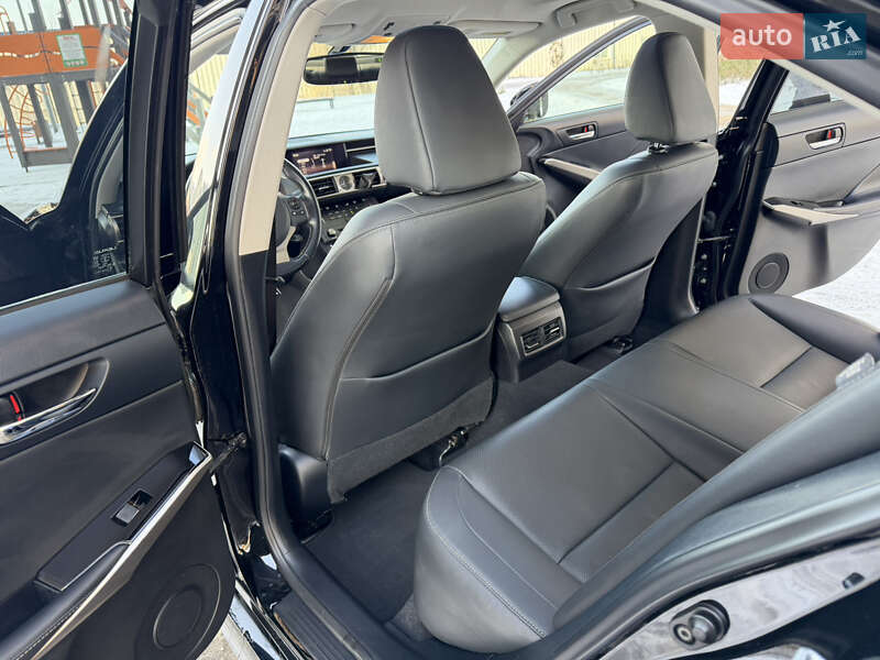 Седан Lexus IS 2015 в Киеве