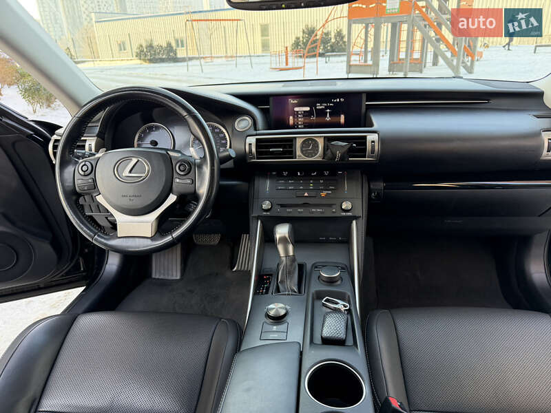 Седан Lexus IS 2015 в Киеве