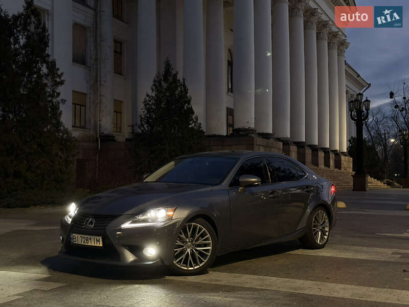Седан Lexus IS 2014 в Краматорске фото Седан Lexus IS 2014 в Краматорске