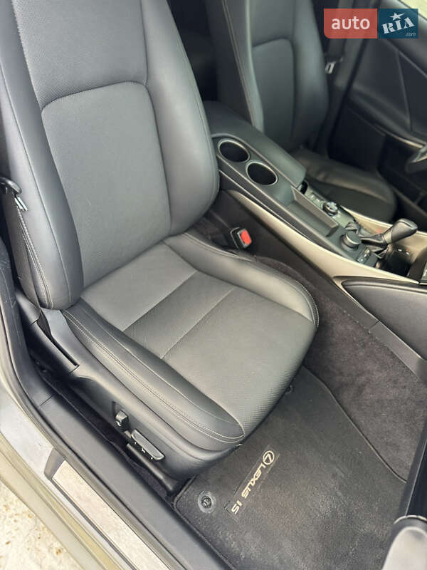 Седан Lexus IS 2013 в Днепре