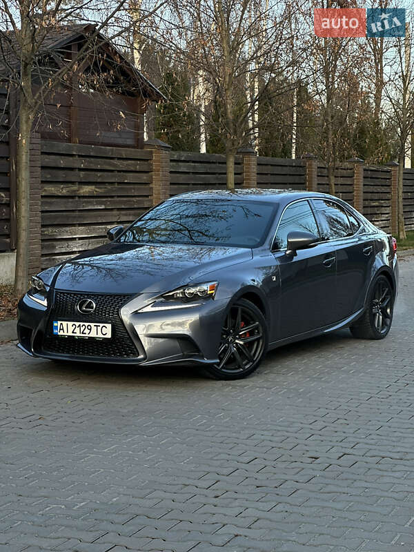 Седан Lexus IS 2013 в Буче