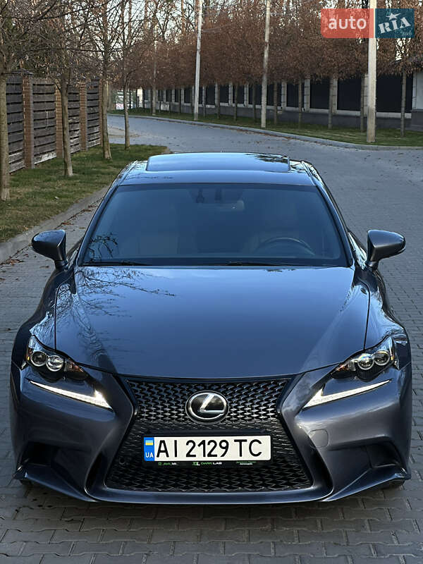 Седан Lexus IS 2013 в Буче