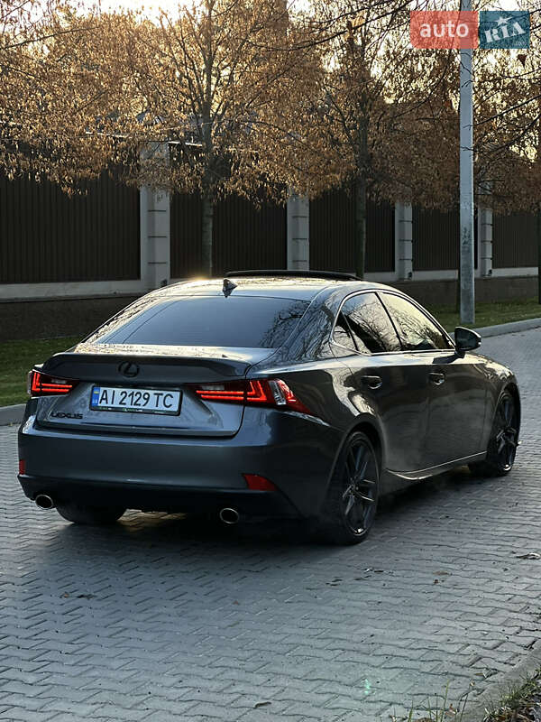 Седан Lexus IS 2013 в Буче