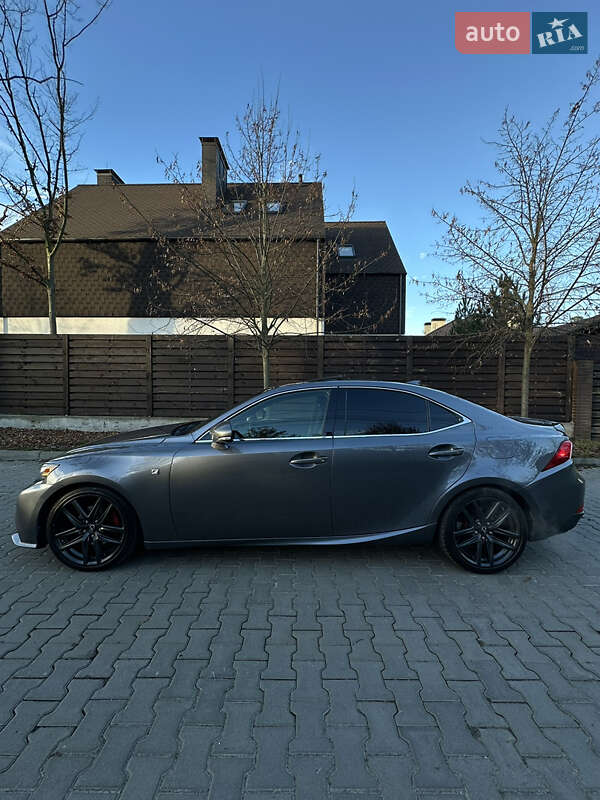 Седан Lexus IS 2013 в Буче
