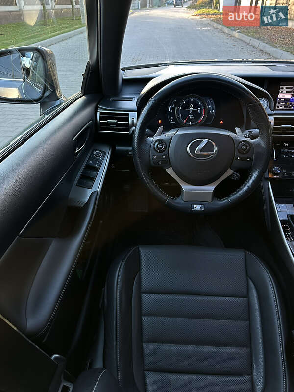 Седан Lexus IS 2013 в Буче