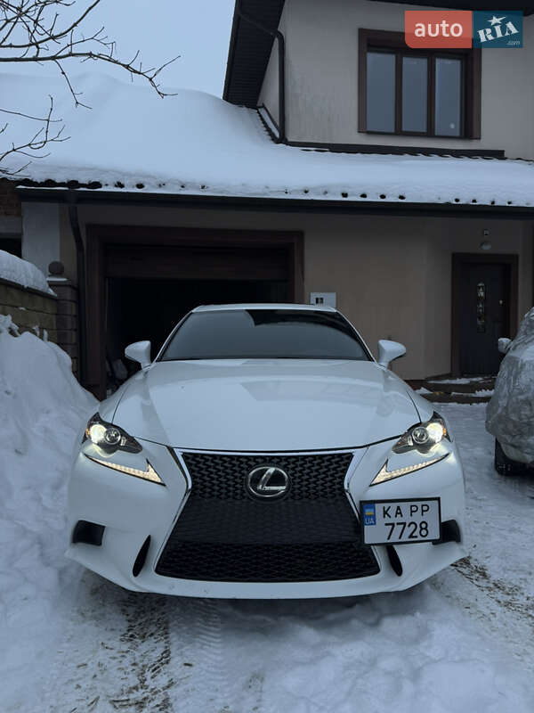 Седан Lexus IS 2015 в Ровно